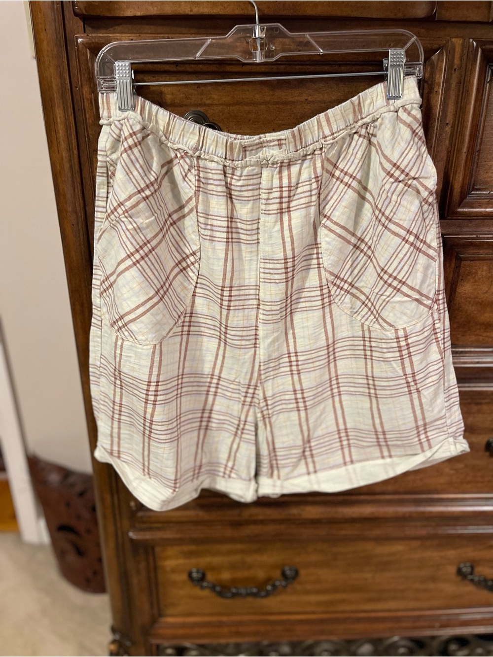 High-Waist Cream Plaid Elastic-Waist Shorts